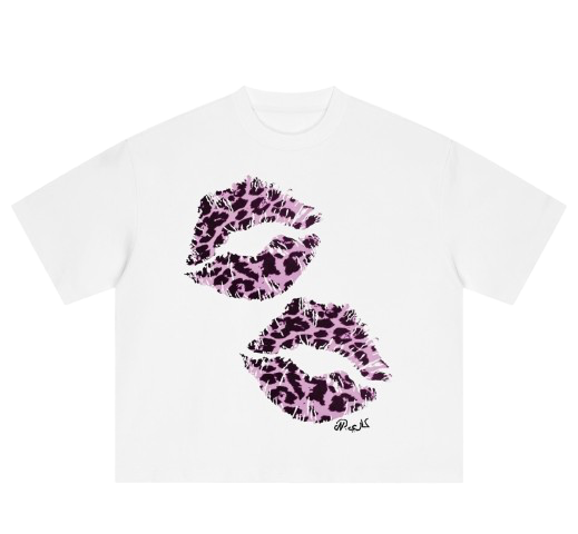 Pink kisses graphic boxy tee